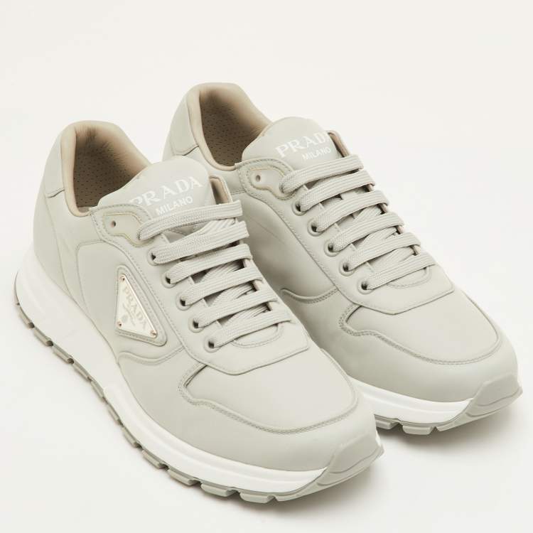 مملوكة مسبقًا Prada Prax 01 Size 41.5 Grey Nylon Low Top Sneakers