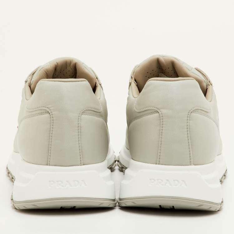 مملوكة مسبقًا Prada Prax 01 Size 41.5 Grey Nylon Low Top Sneakers