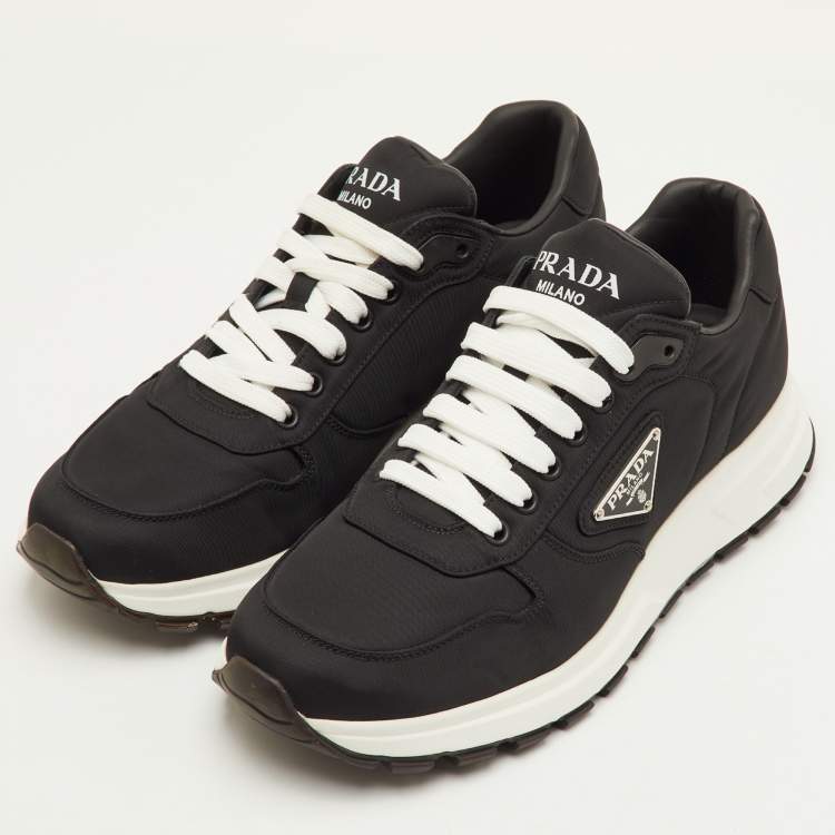 مملوكة مسبقًا حذاء رياضي برادا براكس جلد أسود منخفض من أعلى مقاس 43