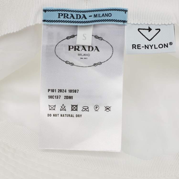 Pre Owned قبعة دلو نايلون معاد تدويره باللون الأبيض من برادا بحجم صغير