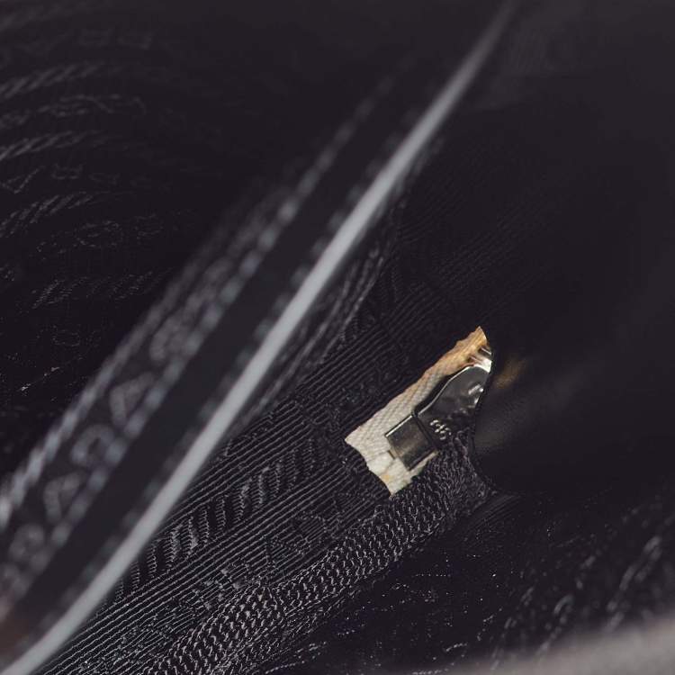 Pre Owned Prada White Leather Logo Embossed Vertical Shape Shoulder Bag