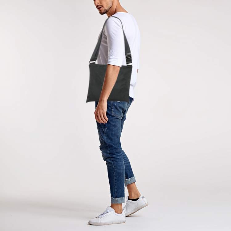 Pre Owned حقيبة مسنجر برادا نايلون بشعار أسود بسحاب فلات