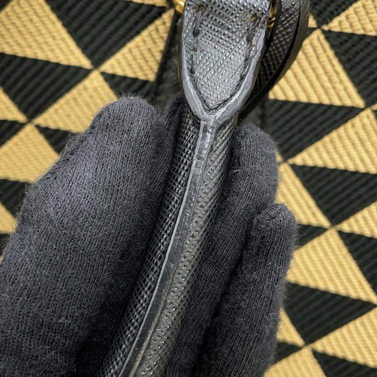 مملوكة مسبقًا Prada Symbol Embroideryfabric Travel Bag Beige/Black Canvas Saffiano Leather 