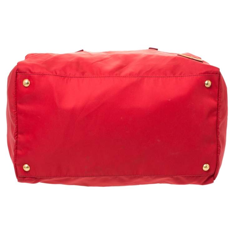 مملوكة مسبقًا Prada Red Nylon and Leather Duffle Bag