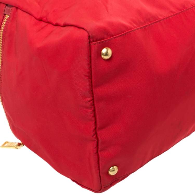 مملوكة مسبقًا Prada Red Nylon and Leather Duffle Bag