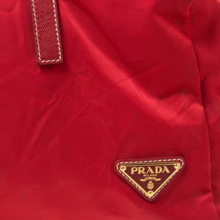 مملوكة مسبقًا Prada Red Nylon and Leather Duffle Bag
