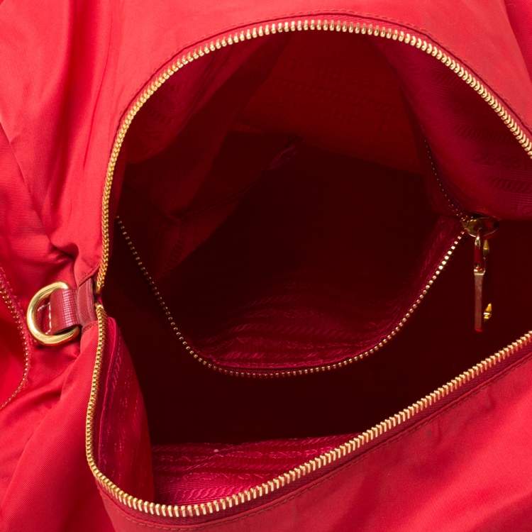 مملوكة مسبقًا Prada Red Nylon and Leather Duffle Bag