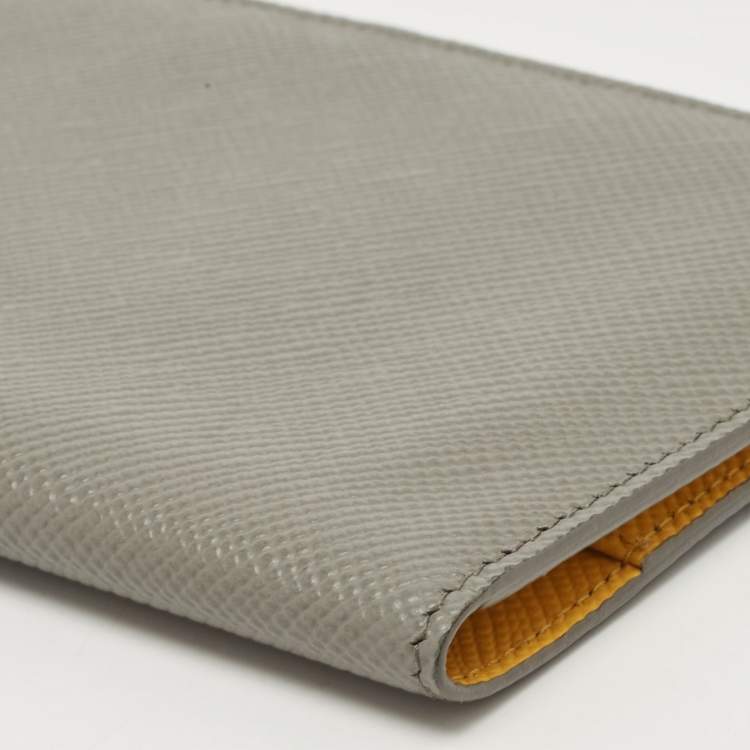 Pre Owned Prada Grey Saffiano Cuir Leather Triangle Logo Bifold Card Case