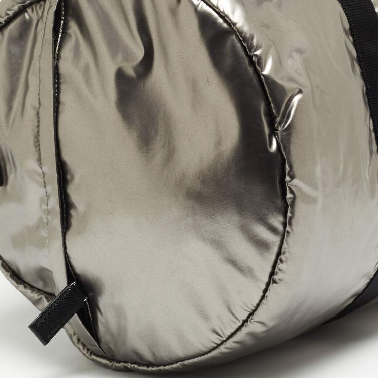 مملوكة مسبقًا Prada Black/Metallic Grey Tessuto Metal Duffel Bag