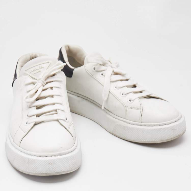 مملوكة مسبقًا Prada White/Black Leather Macro Low Top Sneakers Size 42