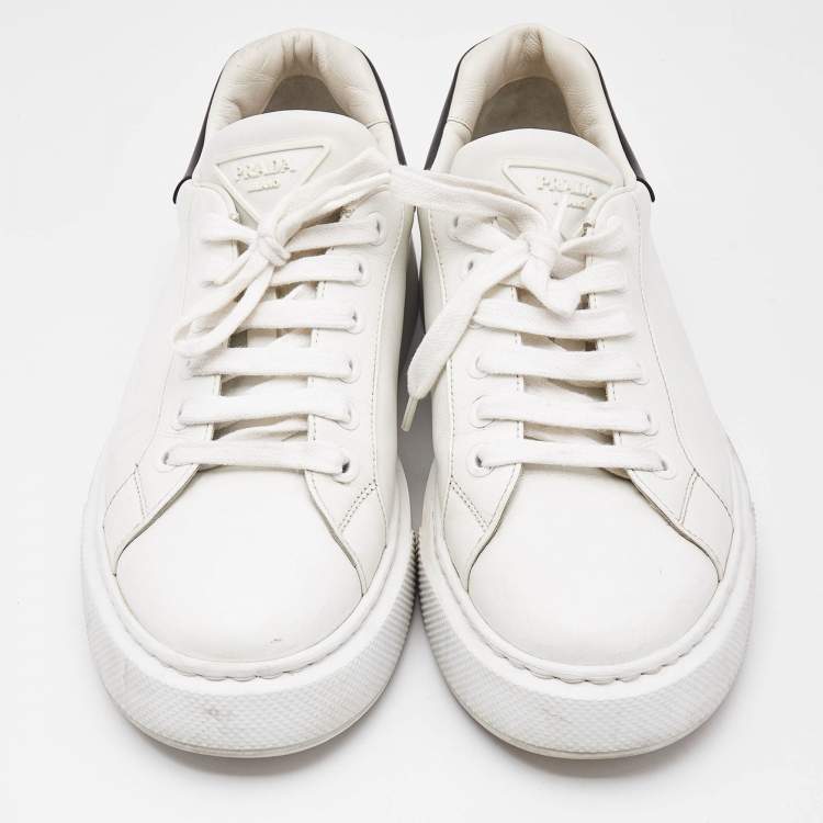 مملوكة مسبقًا Prada White/Black Leather Macro Low Top Sneakers Size 42