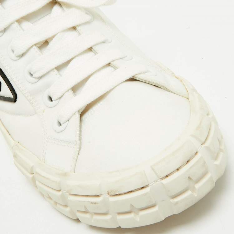 مملوكة مسبقًا Prada White Nylon Double Wheel Lace Up Sneakers Size 41
