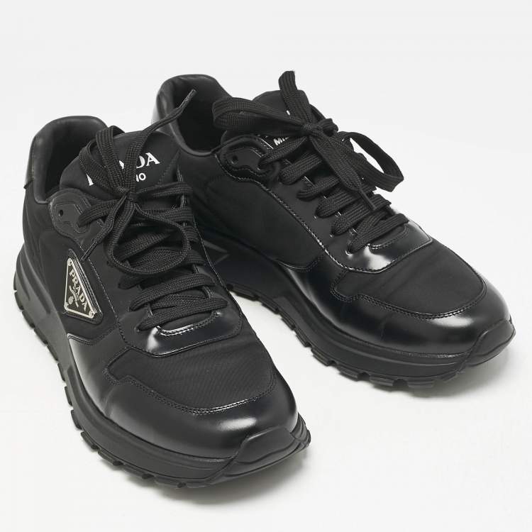 مملوكة مسبقًا Prada Black Leather and Nylon Triangle Logo Low Top Sneakers Size 42