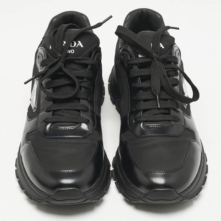 مملوكة مسبقًا Prada Black Leather and Nylon Triangle Logo Low Top Sneakers Size 42