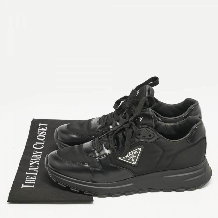 مملوكة مسبقًا Prada Black Leather and Nylon Triangle Logo Low Top Sneakers Size 42