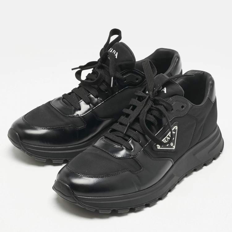 مملوكة مسبقًا Prada Black Leather and Nylon Triangle Logo Low Top Sneakers Size 42