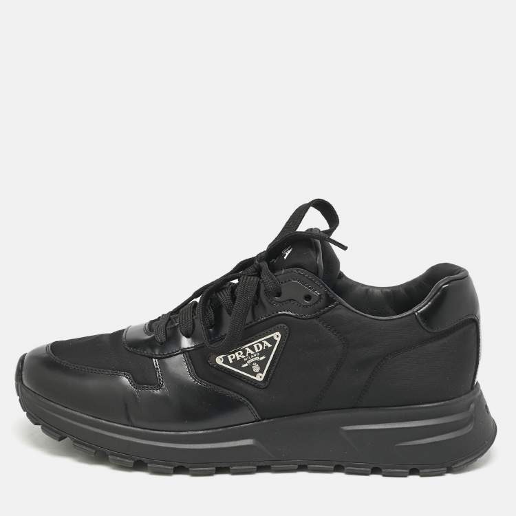 مملوكة مسبقًا Prada Black Leather and Nylon Triangle Logo Low Top Sneakers Size 42