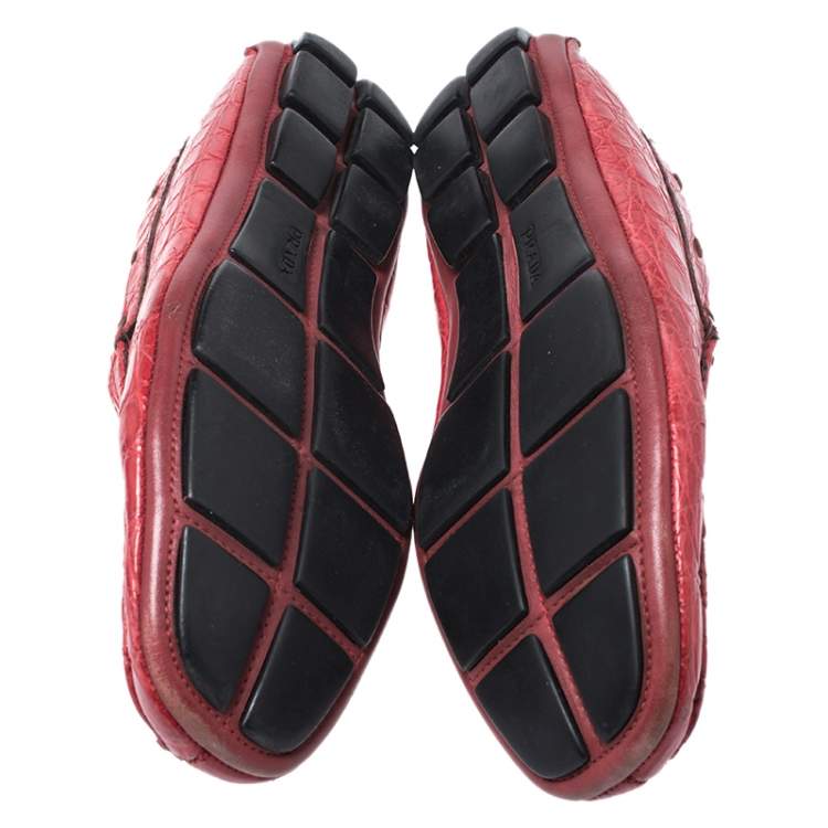 مملوكة مسبقًا Prada Red Crocodile Leather Slip On Loafers Size 45
