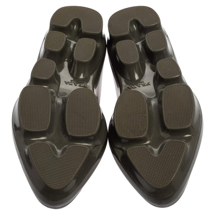 مملوكة مسبقًا Prada Black Leather Slip On Loafers  Size 38