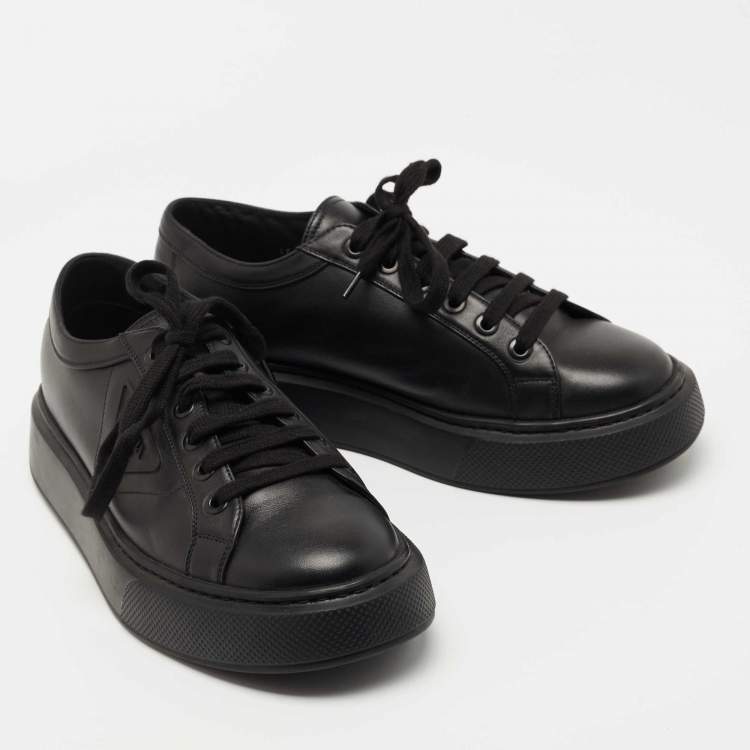 مملوكة مسبقًا Prada Black Leather Low Top Sneakers Size 42.5