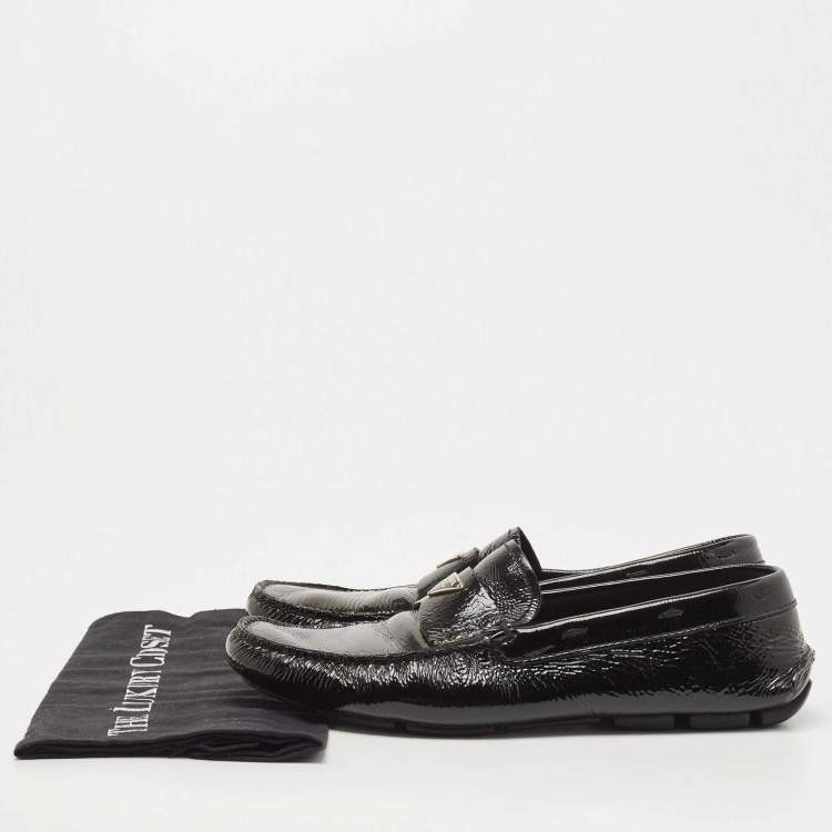 مملوكة مسبقًا Prada Black Patent Leather Logo Slip On Loafers Size 41.5