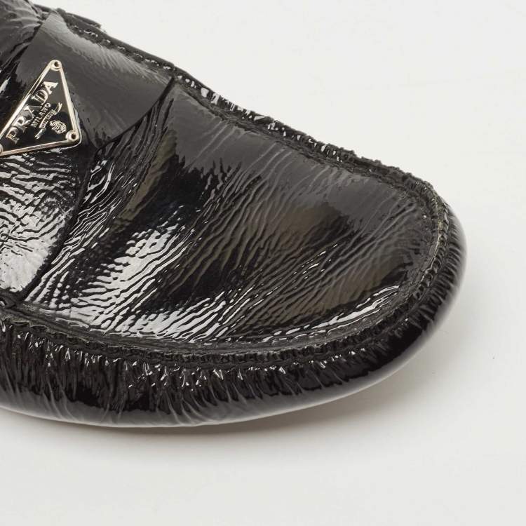 مملوكة مسبقًا Prada Black Patent Leather Logo Slip On Loafers Size 41.5