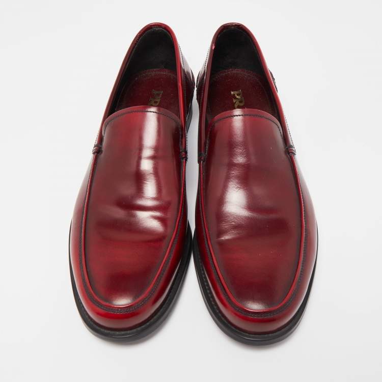 مملوكة مسبقًا Prada Burgundy Patent Leather Slip On Loafers Size 43