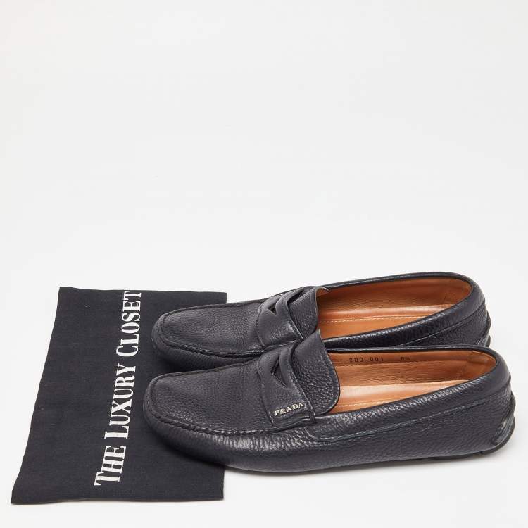 مملوكة مسبقًا Prada Navy Blue Leather Penny Loafers Size 40.5 