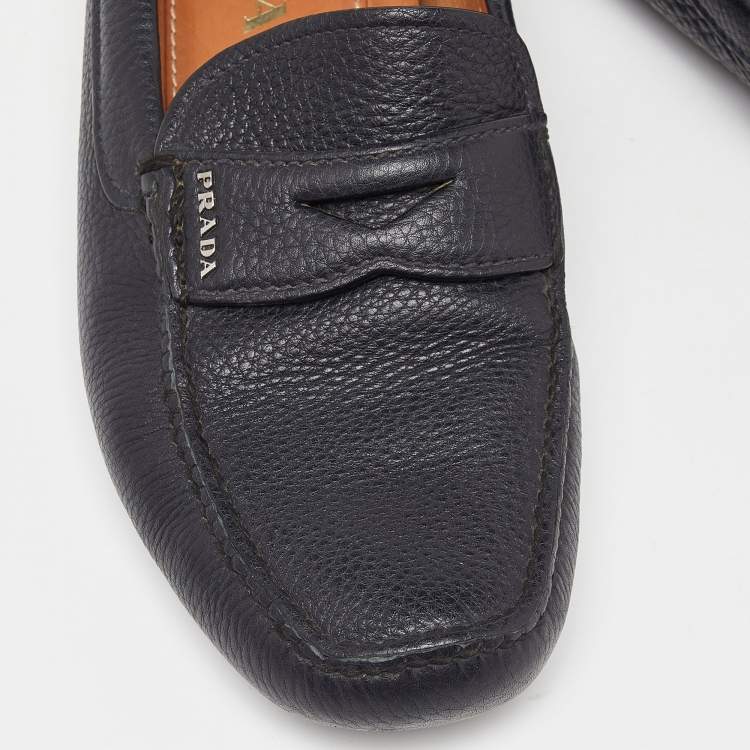 مملوكة مسبقًا Prada Navy Blue Leather Penny Loafers Size 40.5 