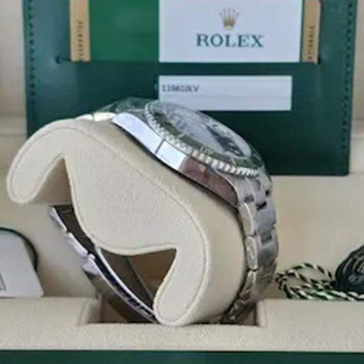 Pre Owned Rolex Green Stainless Steel Submariner Automatic Men's Wristwatch 40 mm