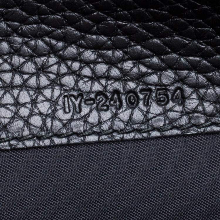 Pre Owned Salvatore Ferragamo Black Leather Zip Clutch