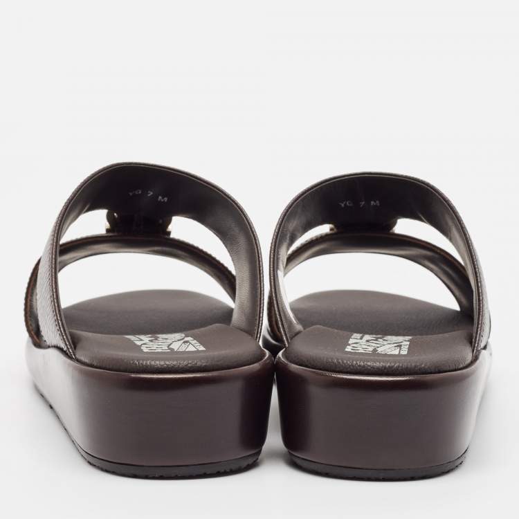 Pre Owned Salvatore Ferragamo Brown Leather Murray Flat Sandals Size 41