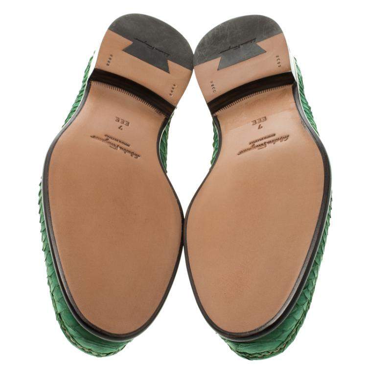 مملوكة مسبقًا Salvatore Ferragamo Green Python Leather Mason Loafers Size 41