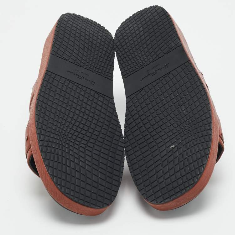 Pre Owned Salvatore Ferragamo Lufti Size 41 Brown Ostrich Leather Flat Sandals