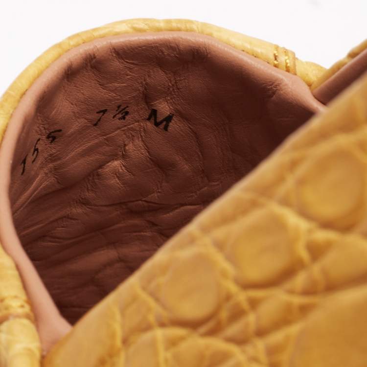مملوكة مسبقًا Salvatore Ferragamo Yellow Crocodile Leather Lampedusa Espadrilles Size 41.5