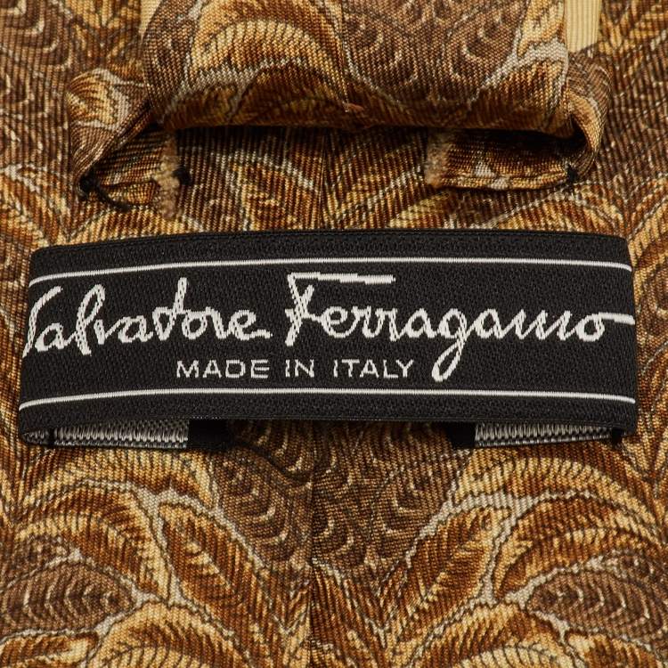 مملوكة مسبقًا ربطة عنق سالفاتوري فيراغامو حرير طباعة ورقة بنية تقليدية