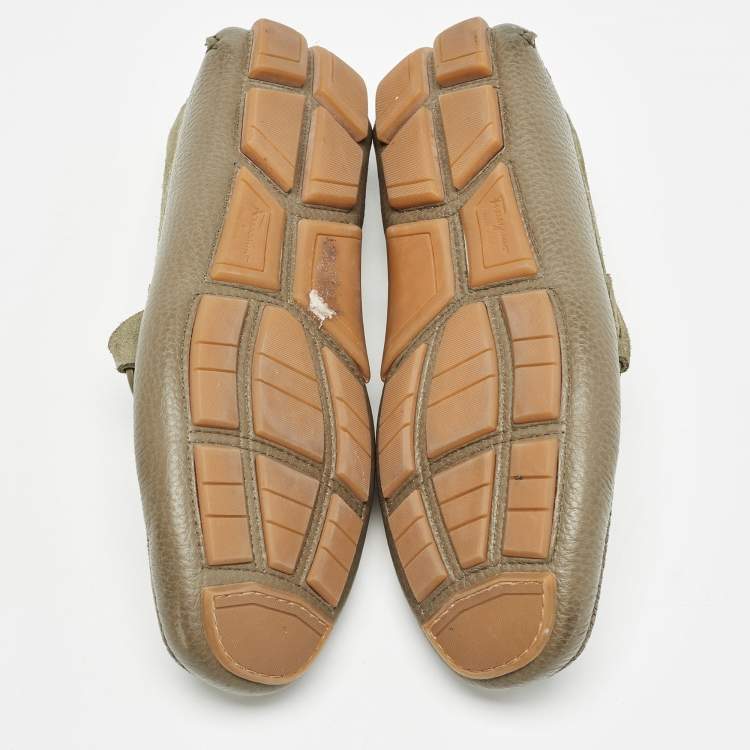 مملوكة مسبقًا Salvatore Ferragamo Grey/Green Suede and Leather Drivers Loafers Size 42