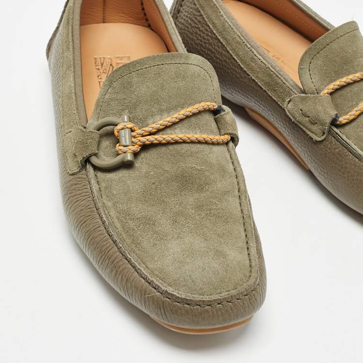 مملوكة مسبقًا Salvatore Ferragamo Grey/Green Suede and Leather Drivers Loafers Size 42