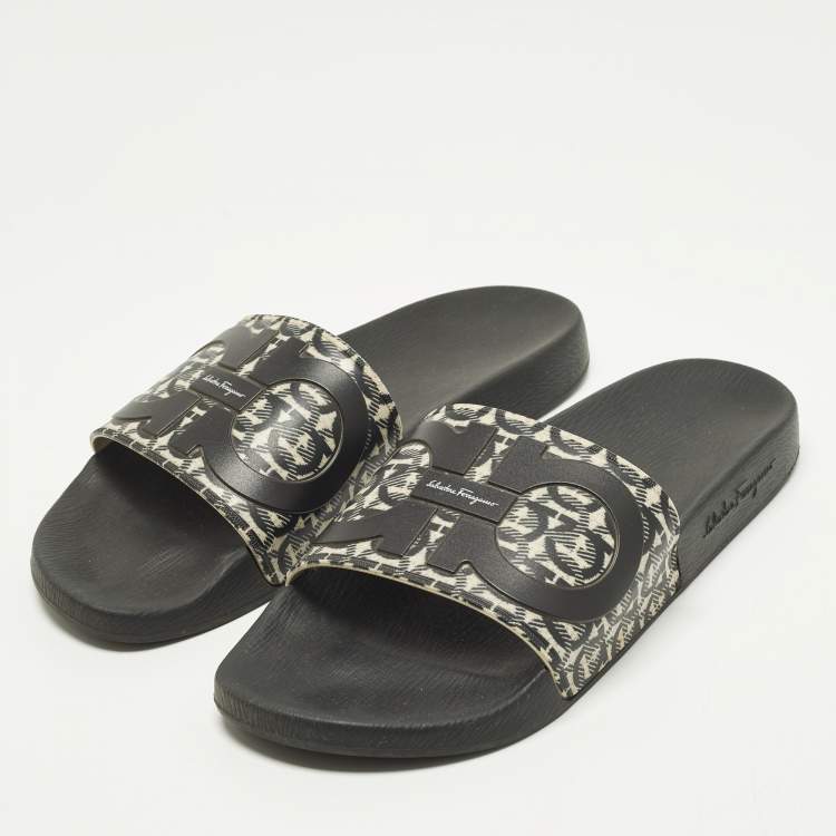 مملوكة مسبقًا Salvatore Ferragamo Gancini Size 43 Two Tone Rubber Pool Slide