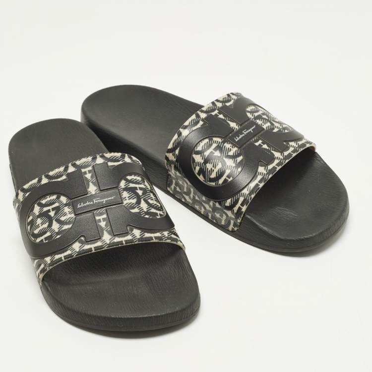 مملوكة مسبقًا Salvatore Ferragamo Gancini Size 43 Two Tone Rubber Pool Slide