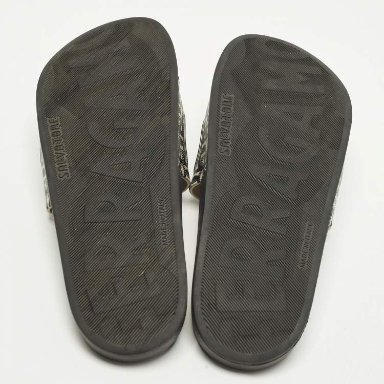 مملوكة مسبقًا Salvatore Ferragamo Gancini Size 43 Two Tone Rubber Pool Slide