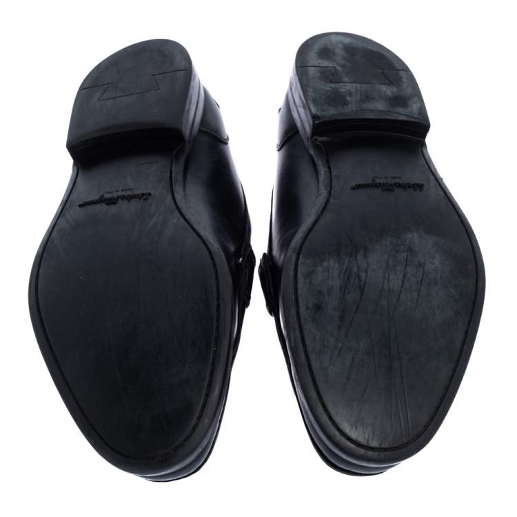 مملوكة مسبقًا Salvatore Ferragamo Black Leather Gancini Loafers Size 42