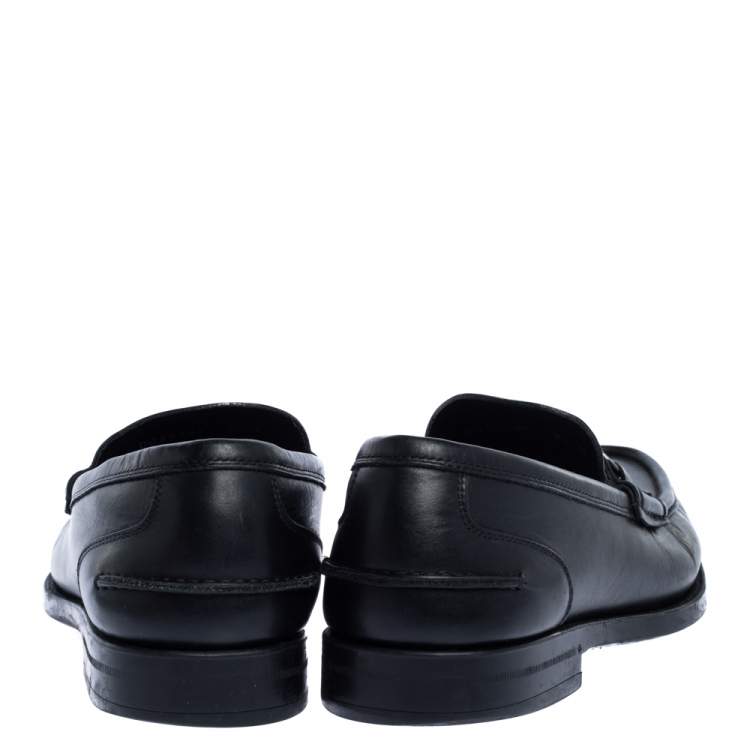مملوكة مسبقًا Salvatore Ferragamo Black Leather Gancini Loafers Size 42