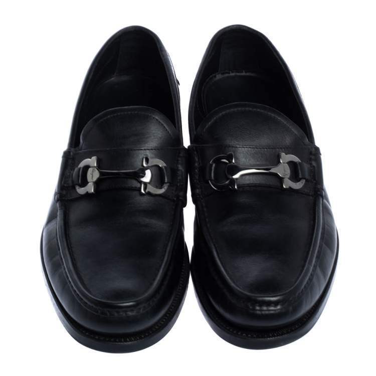 مملوكة مسبقًا Salvatore Ferragamo Black Leather Gancini Loafers Size 42