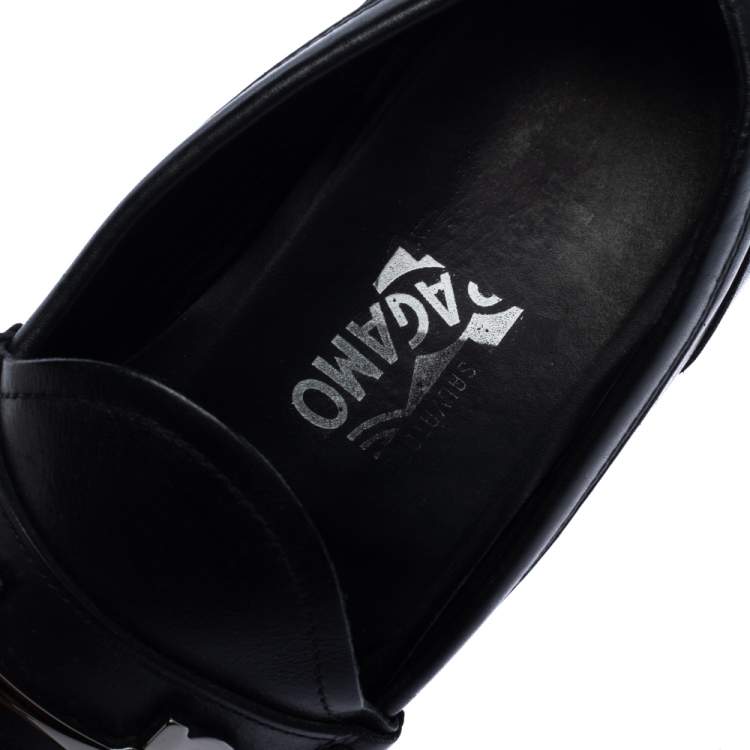 مملوكة مسبقًا Salvatore Ferragamo Black Leather Gancini Loafers Size 42