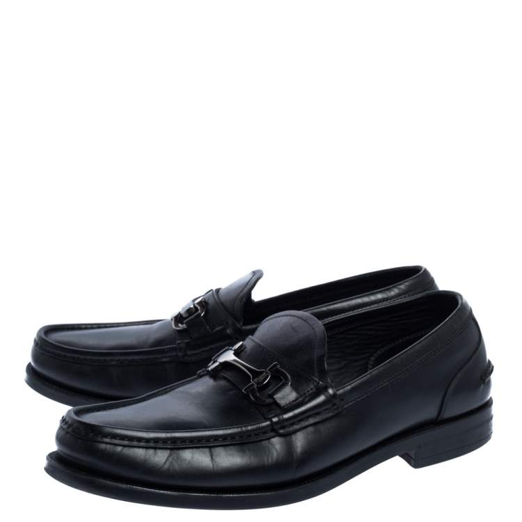 مملوكة مسبقًا Salvatore Ferragamo Black Leather Gancini Loafers Size 42