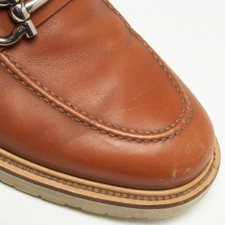 مملوكة مسبقًا Salvatore Ferragamo Brown Leather Gancini Loafers Size 42