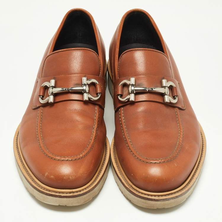 مملوكة مسبقًا Salvatore Ferragamo Brown Leather Gancini Loafers Size 42