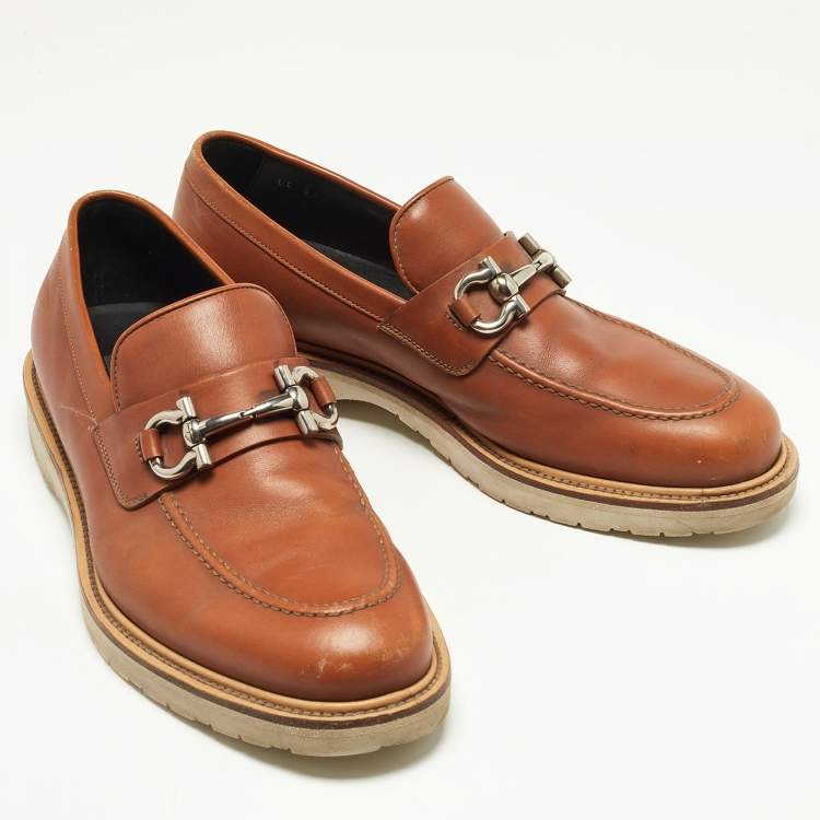 مملوكة مسبقًا Salvatore Ferragamo Brown Leather Gancini Loafers Size 42