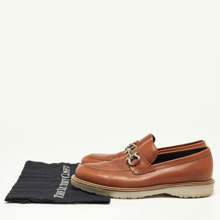 مملوكة مسبقًا Salvatore Ferragamo Brown Leather Gancini Loafers Size 42
